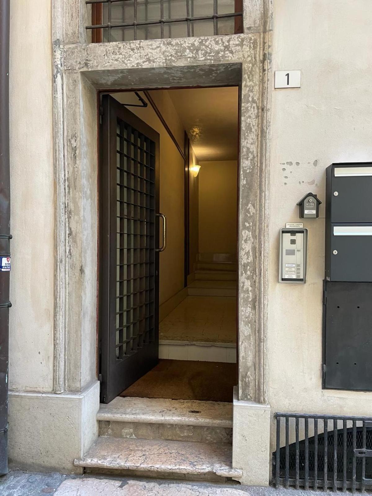 Vicolo Amanti Verona Bagian luar foto